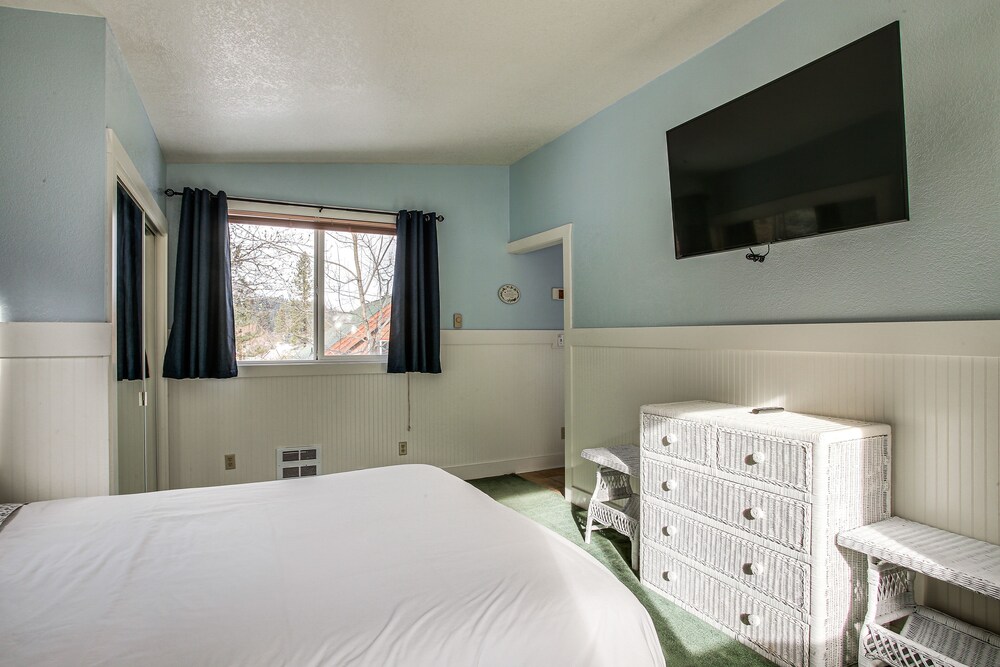 Pet-friendly Pinehurst Home: Hike, Bike & Ski! view 2