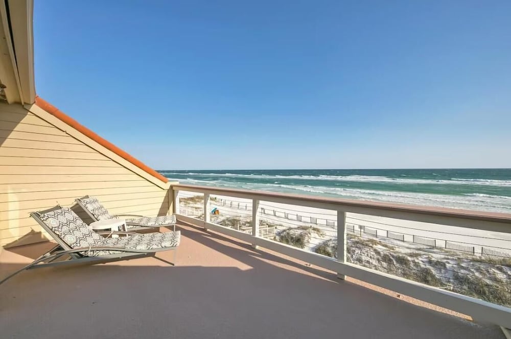 Green Reef #6- Beachfront Bliss