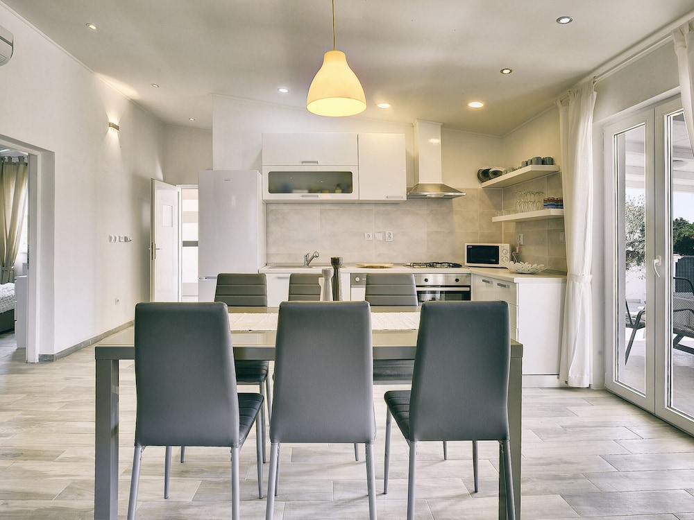 Boutique Villa in Peroj With Garden view 5