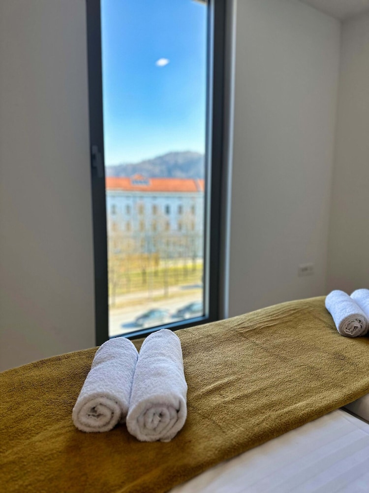 Garden Residence - Premium Castle View Apartment