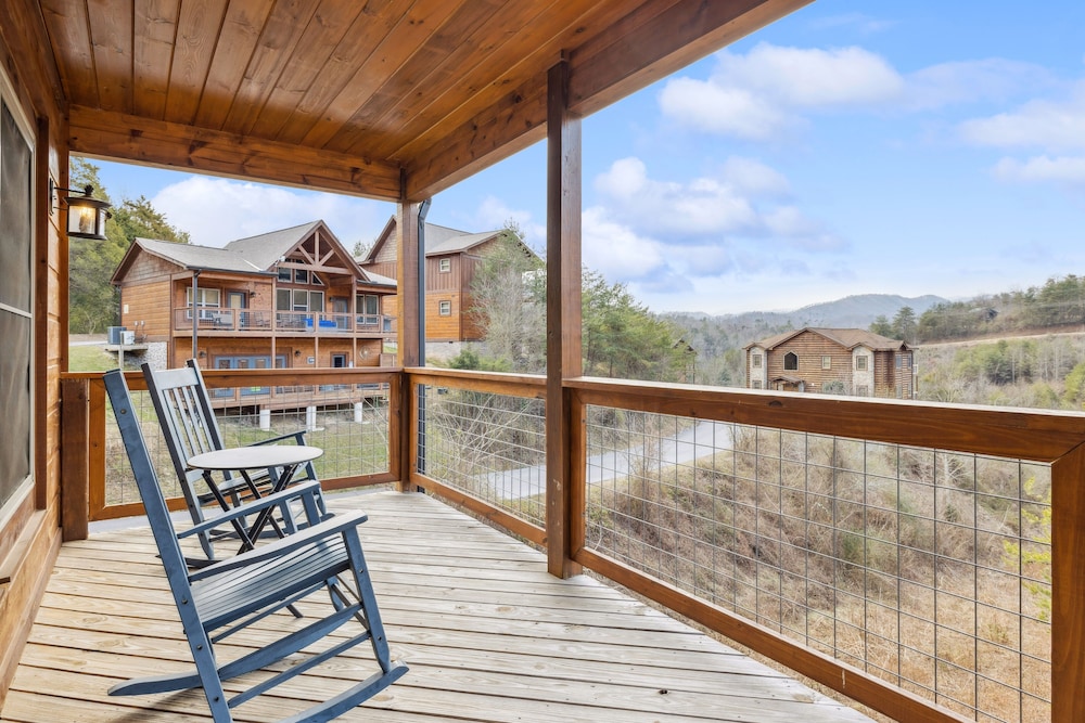 Eden Of The Smokies 5 Bedroom Cabin