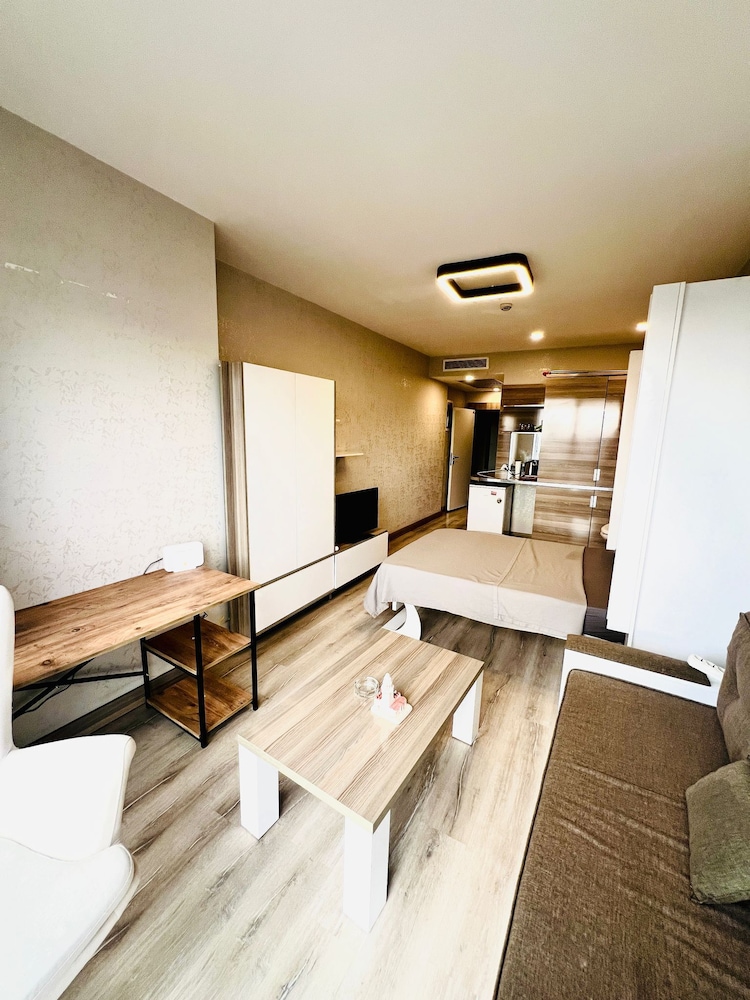 MODERN APARTMENT