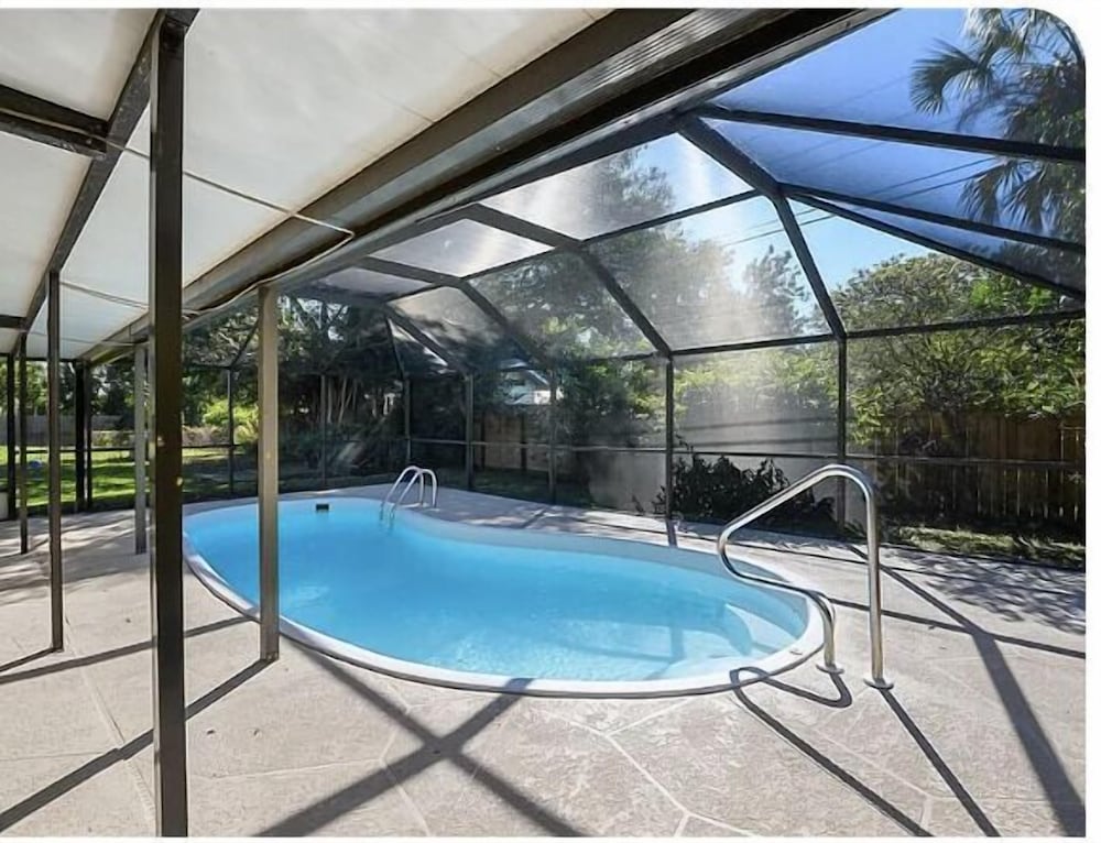 105th with Pool 654 3 bedroom 2 bedroom Remodel in works 3 Home