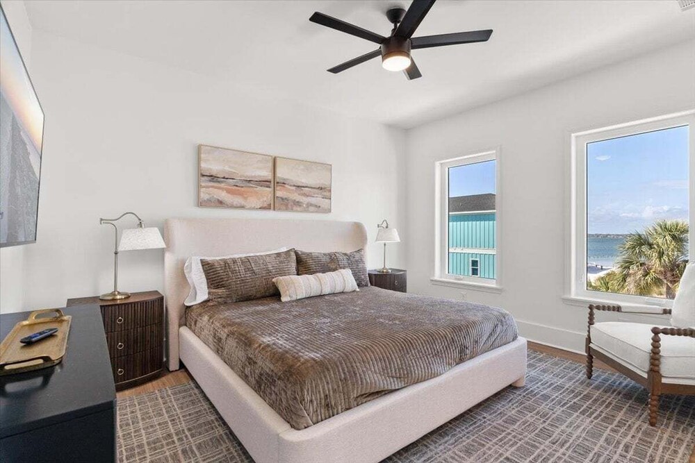 Surf And Sound 6 Bedroom Home
