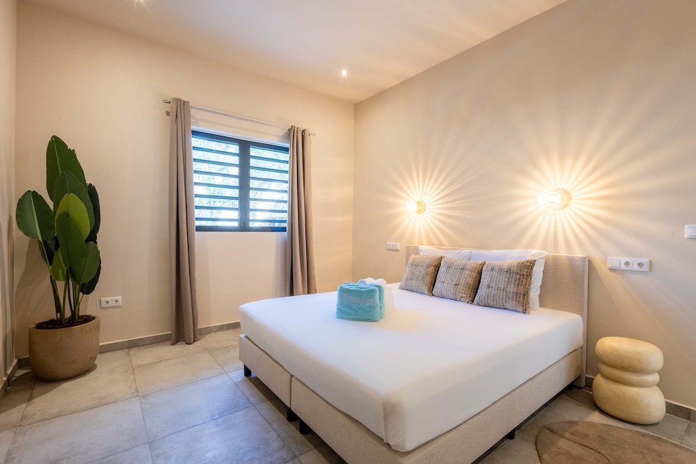 Chic 3BR Apartment Mambo Beach Area Stay