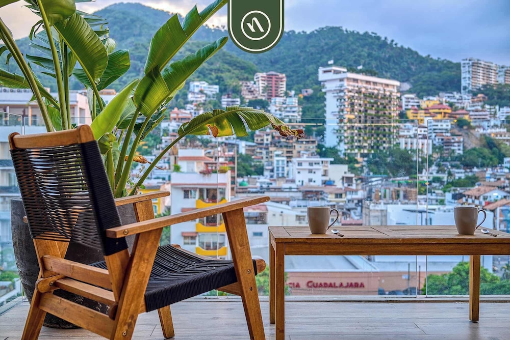 Amazing 1BR Penthouse With Balcony - Gym - Pool
