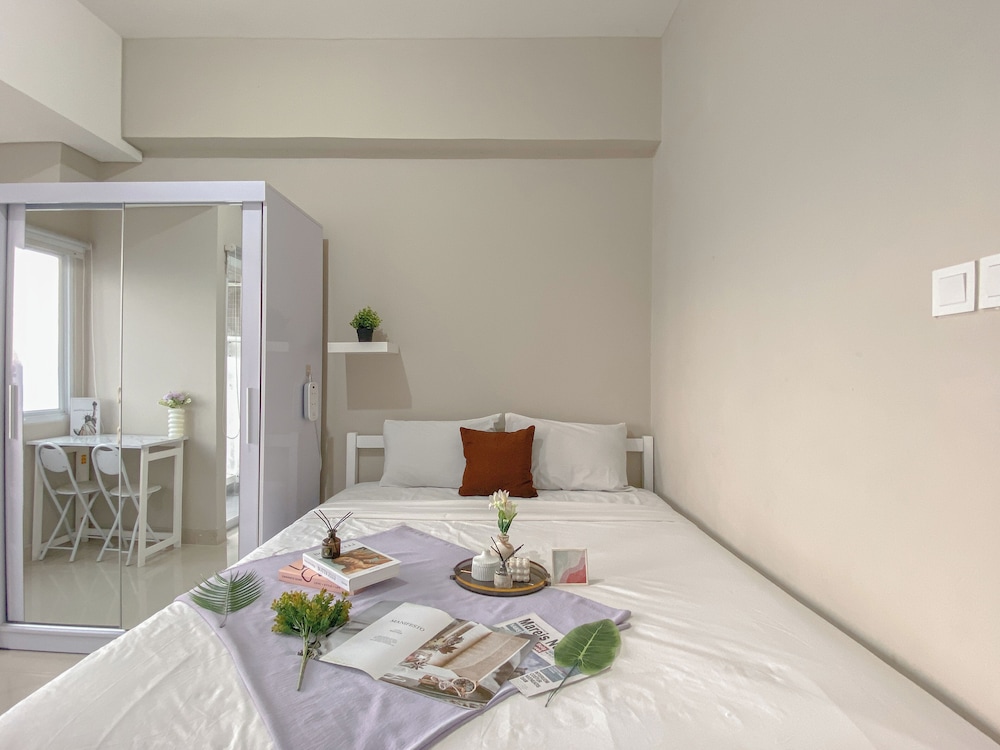 Comfy Studio At Lrt City Sentul - Royal Sentul Park Apartment