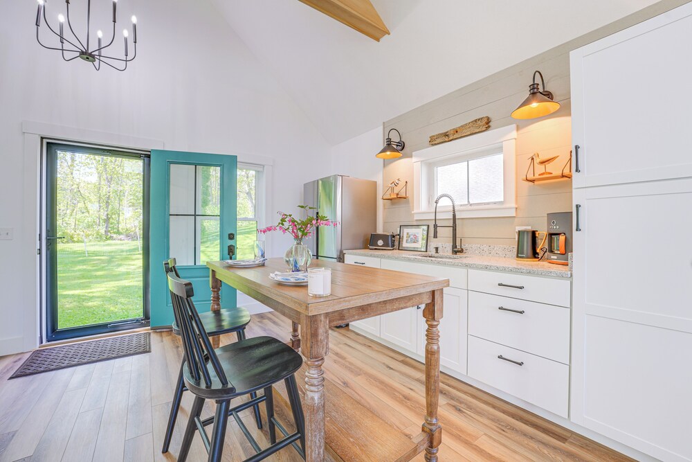 Oceanfront Studio w/ Private Dock in Harpswell!