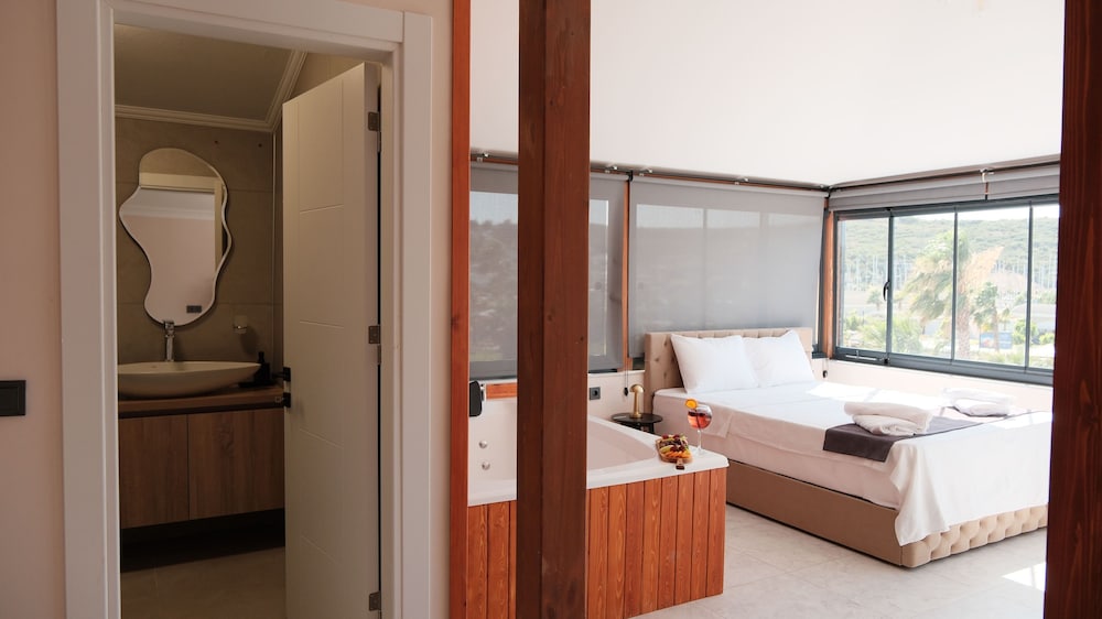 Marina Lora Butik Otel Sığacık