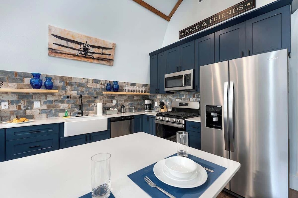 Terracotta Retreat/ Sleeps 30!