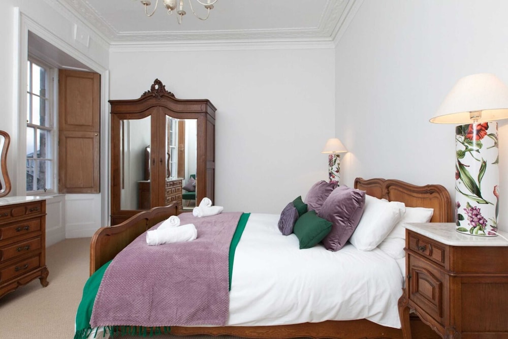 Traditional Luxury Apartment view 3