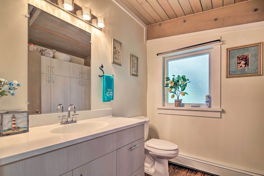 Juneau Vacations - Waterfront House w/ Glacial Views - Near Downtown! - Property Image 2