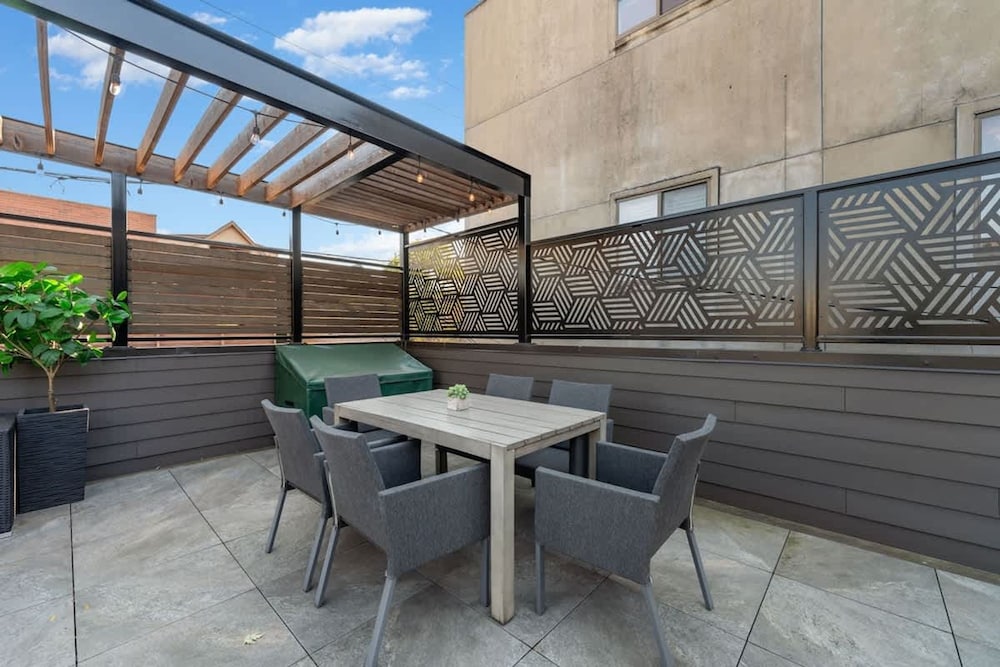 Stunning 5BR Home With 2 Rooftops Sauna Hot Tub