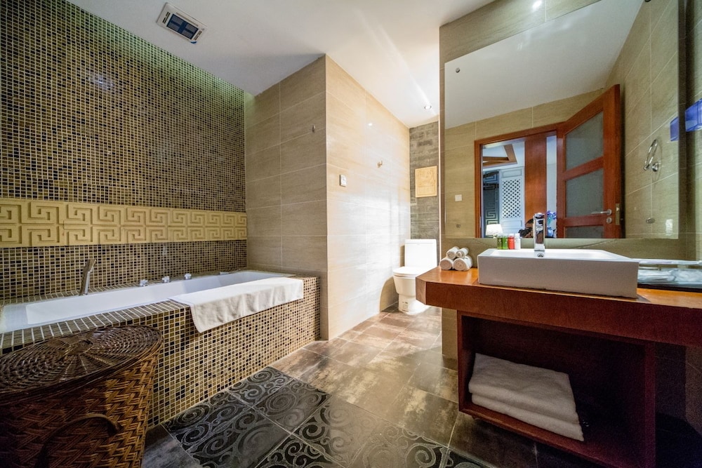 Lijiang Bairui Vacation Hotel