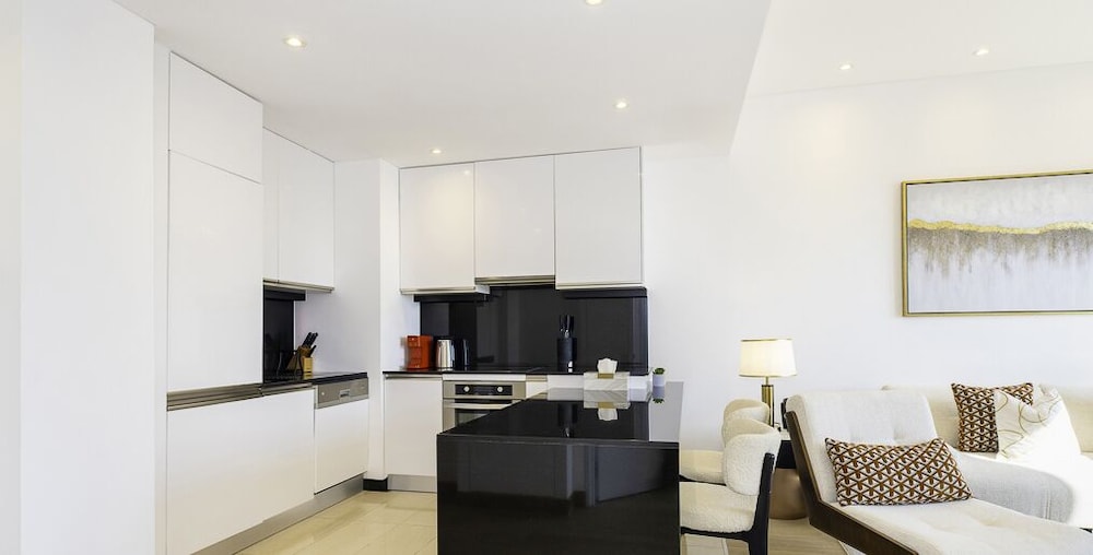 LUX The JW Marina Suite 2