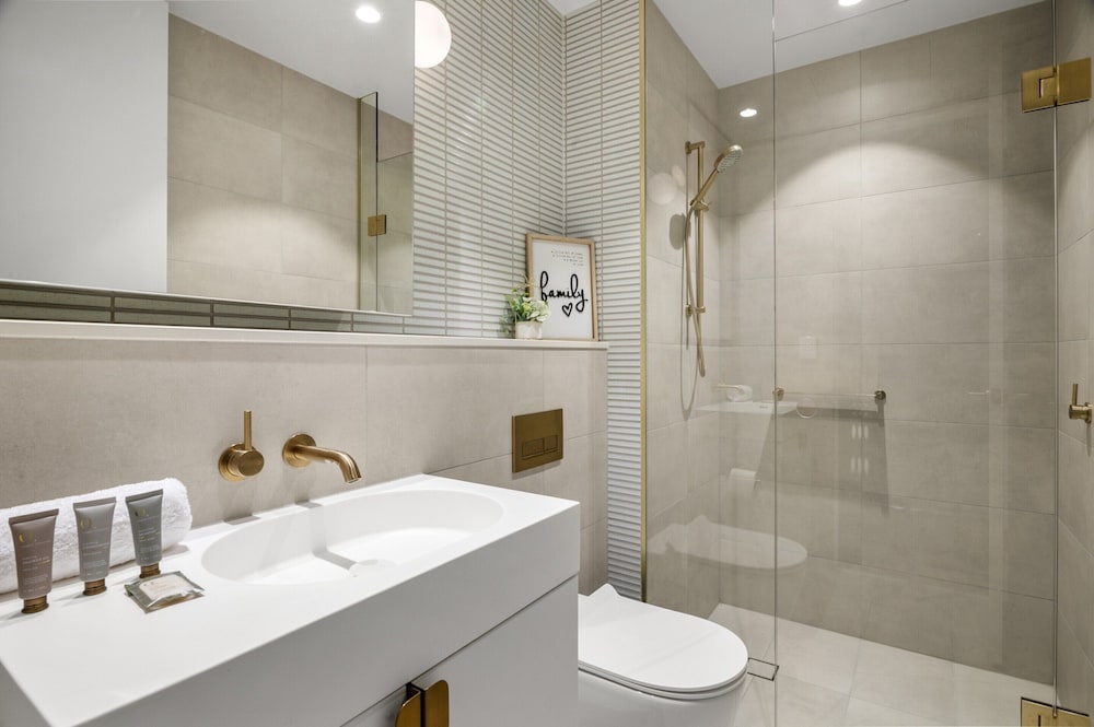 High-rise 3-bed Apartment With Premium Amenities