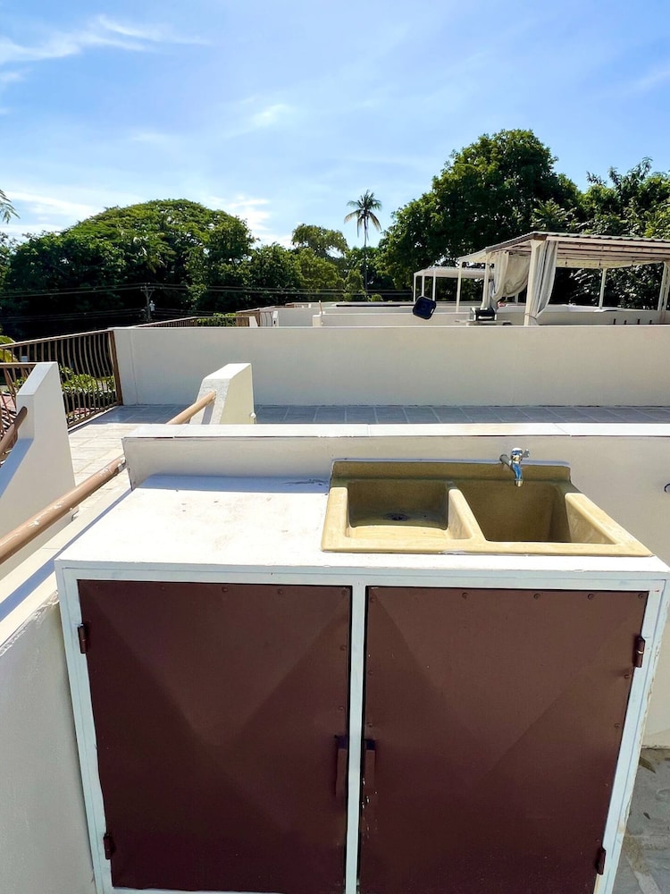 Cozy Condo with Panoramic Hillside Views from Rooftop Terrace and Short Walk to Beach