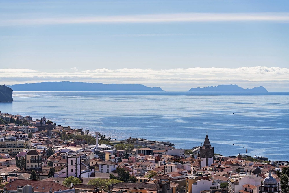 Duplex With sea and Mountain Views, Casa do Castelo view 3