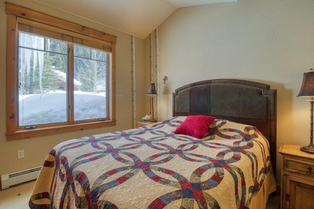 Private Family Friendly 2 Bedroom Townhome Located in East Keystone With Access to Free Shuttle Service view 3