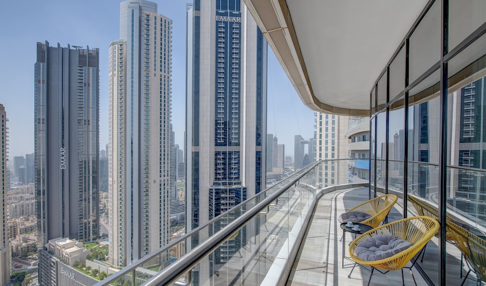 Downtown Dubai | Walk to Dubai Mall + Burj Views