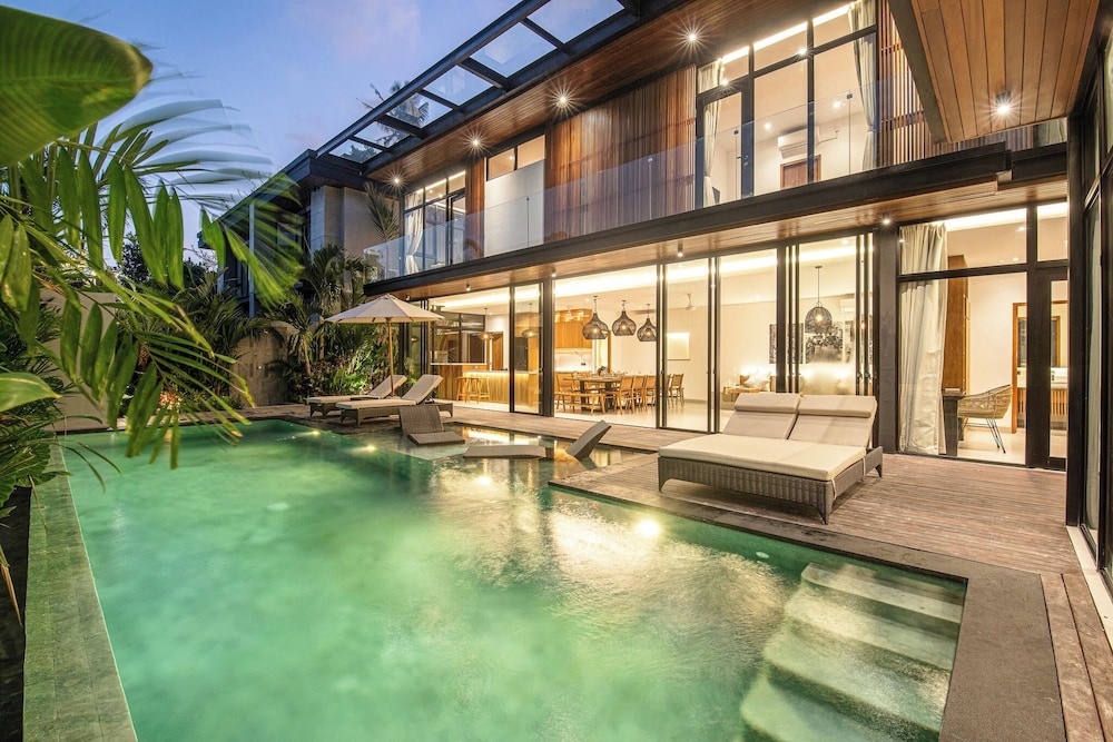 Opulent 6BR Villa, 400m From Canggus Golden Shore