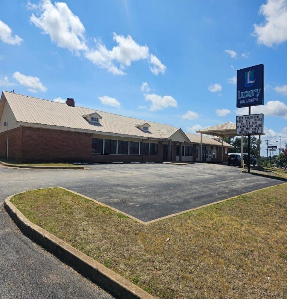 Luxury Inn & Suites and RV Park