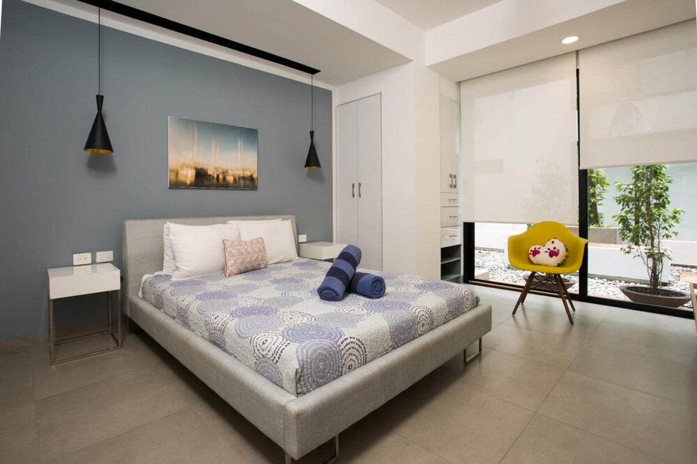Modern Sleek 2 BR Close to Beach Paradise view 3