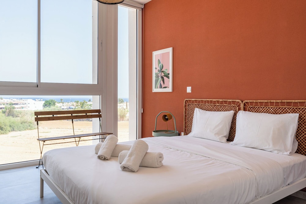 Blu Horizon - Stylish Living with Pool & Balconies in Protaras