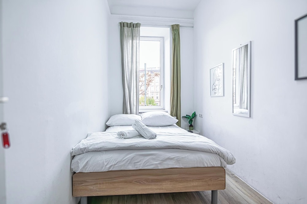 Cozy Room Shared Apt Millennium Tower