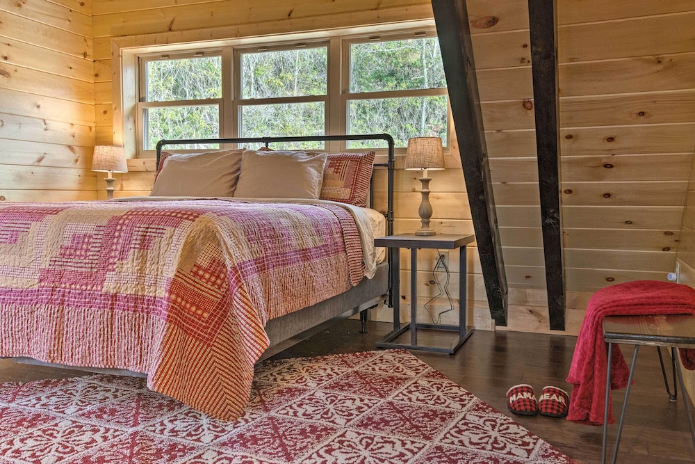 Hilltop Cabin on 5 Acres w/ Hot Tub & Waterfall! view 2