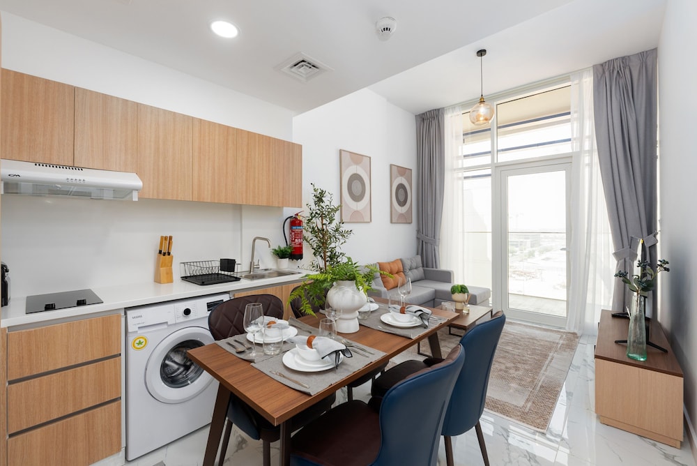 Urban 1BR in Masdar City w Pool View Balcony