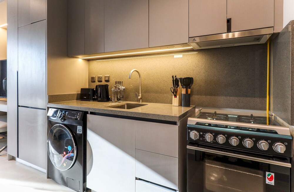 Elite LUX Holiday Homes - Modern Studio in MAG City Dubai