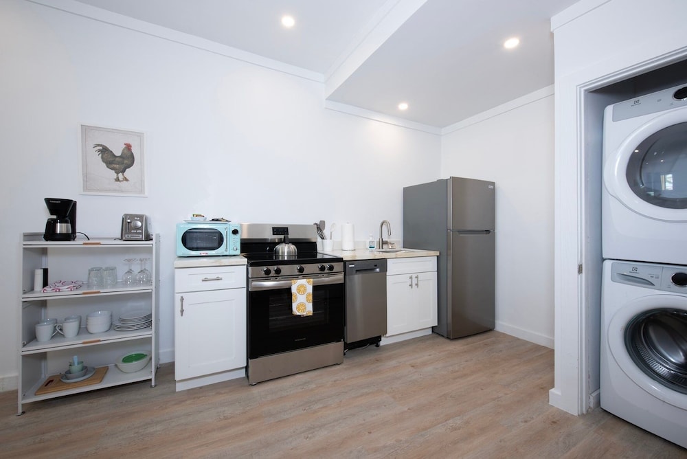 Laughing Bird Studio #7 - Brand New Stylish Apartment, Pool, Bea 1 Bedroom Condo, photo 61