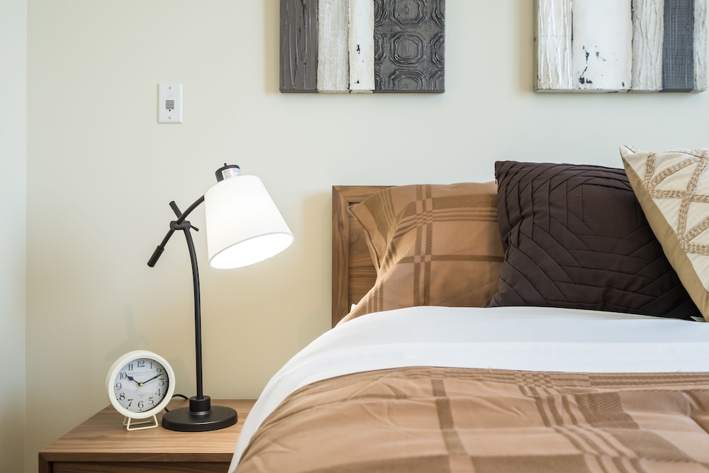 QuickStay - Premium 2bdrm Downtown Condo - Image 5