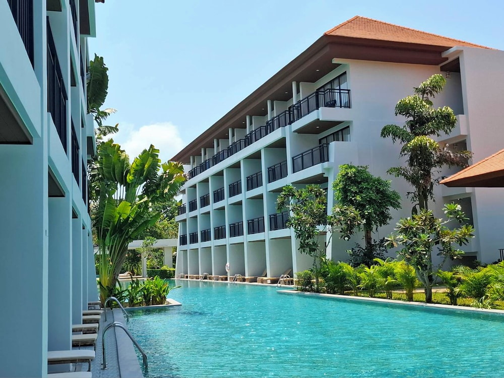 Hotel D Varee Mai Khao Beach - Image 1