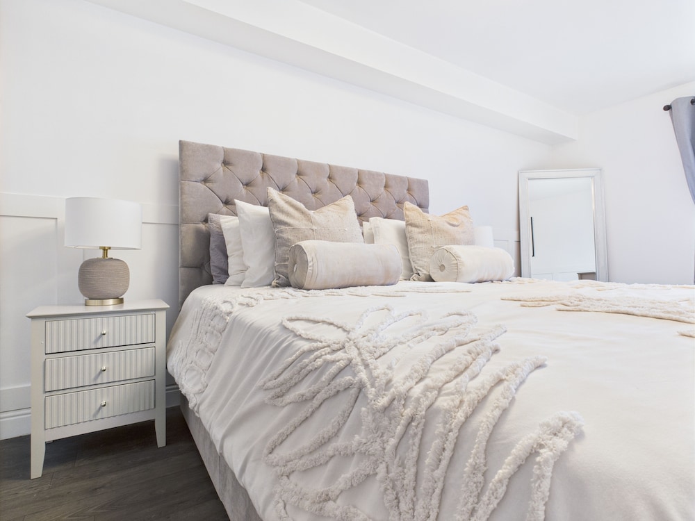 Modern Chaffordhundred Apartment Long Stay Sleeps2