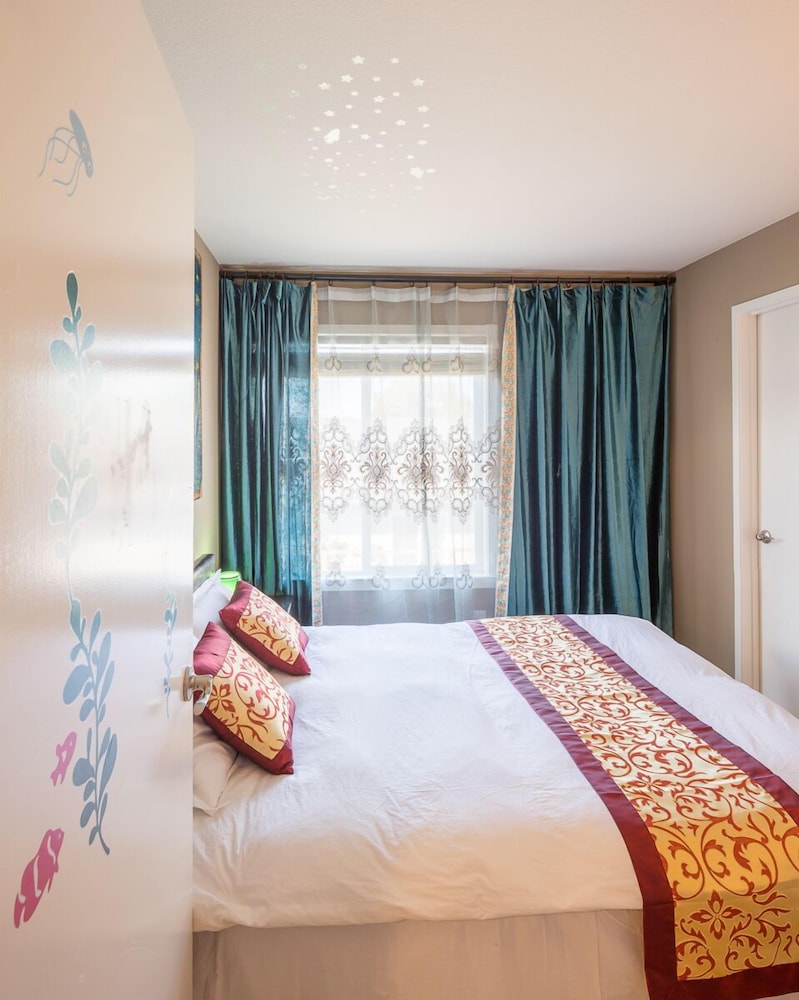 Newark Vacations - Sunny and Elegant Villa - Property Image 19