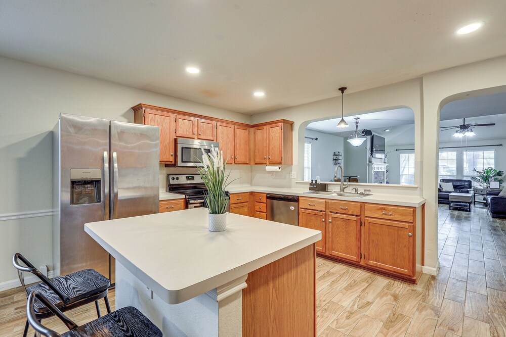 14 Mi to Dtwn San Antonio: Home w/ Pool & Yard