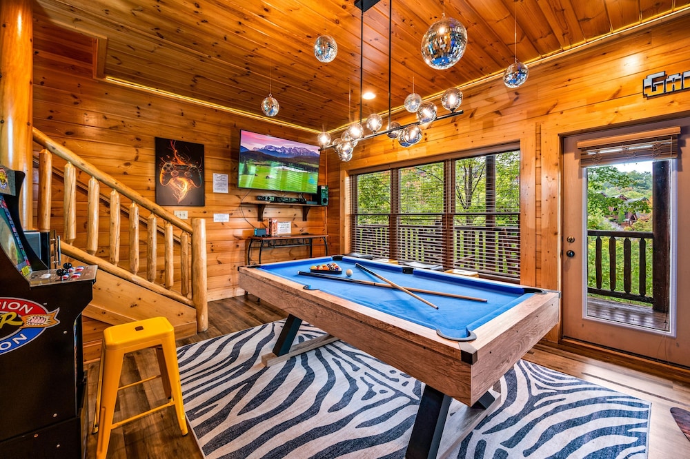 Amazing Views w Gameroom Hot Tub Pool