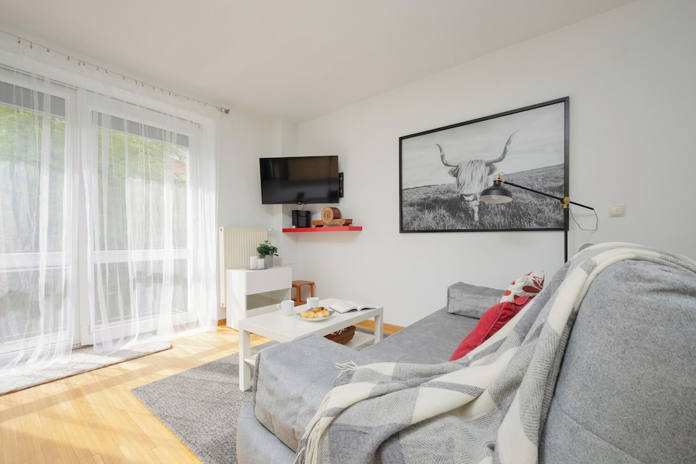 Sunny Heart of Warsaw by Renters