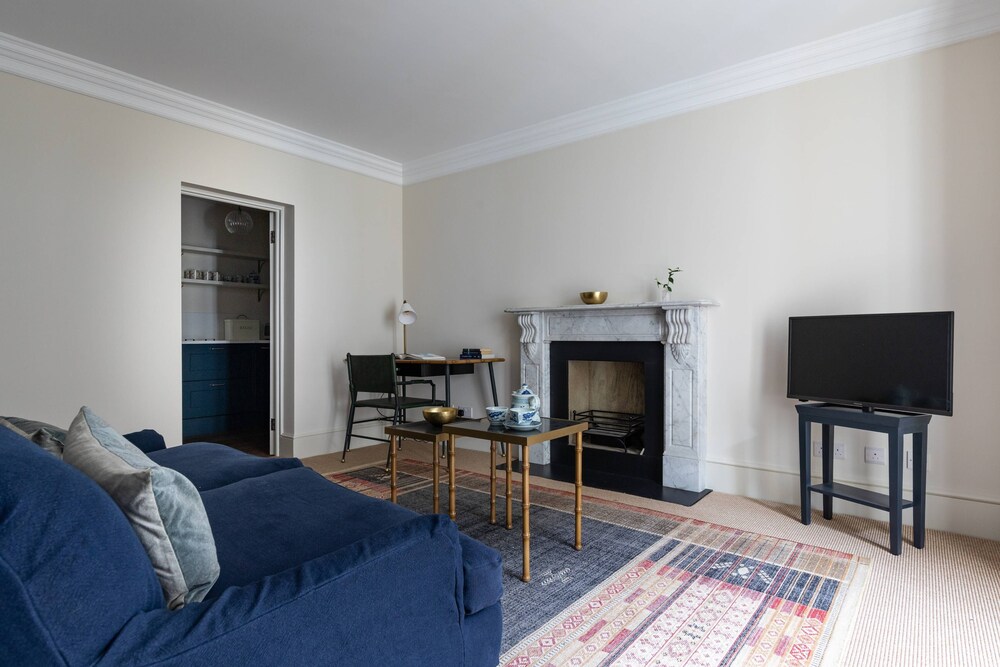 Tite Street IX by Onefinestay