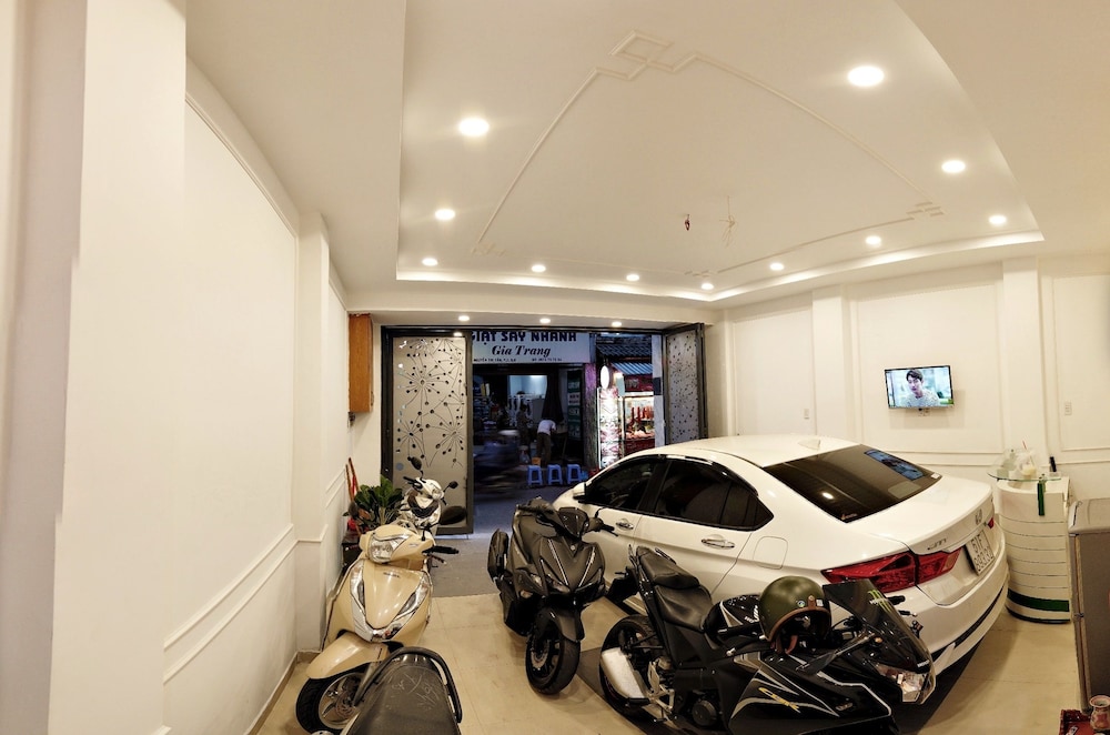 Smiley Apartment 8