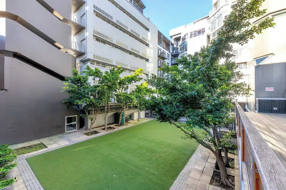 Spacious and Modern 3 BD Loft in Woodstock view 4