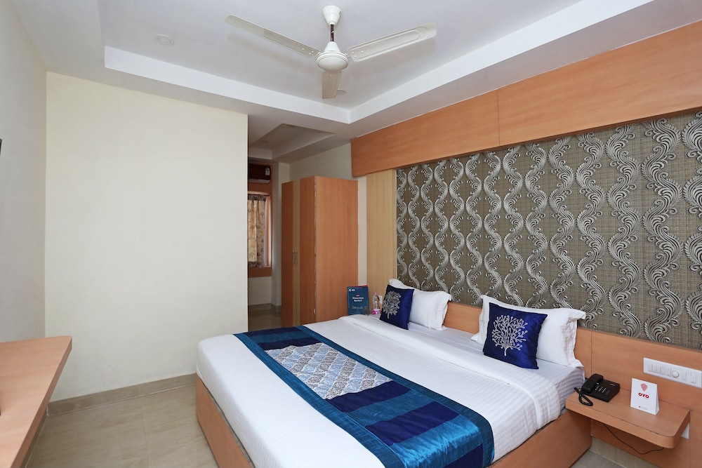 OYO 9048 Hotel Lucifer