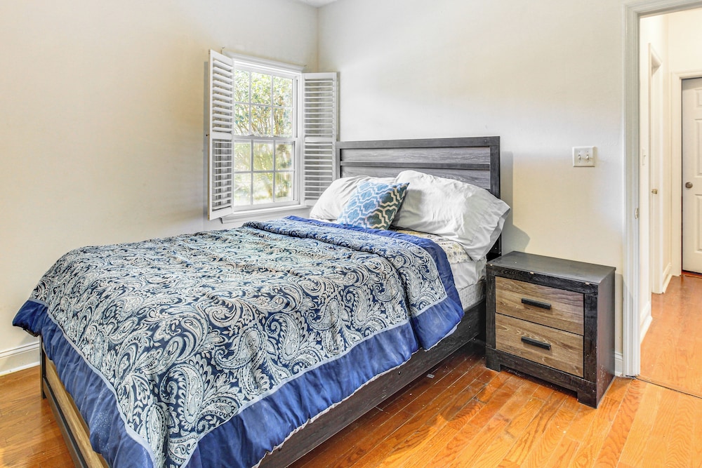 6 Mi to Dtwn Albany: Convenient Home w/ Patio