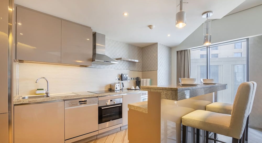 Elegant 1BR Near Wafi Mall Central Dubai Stay