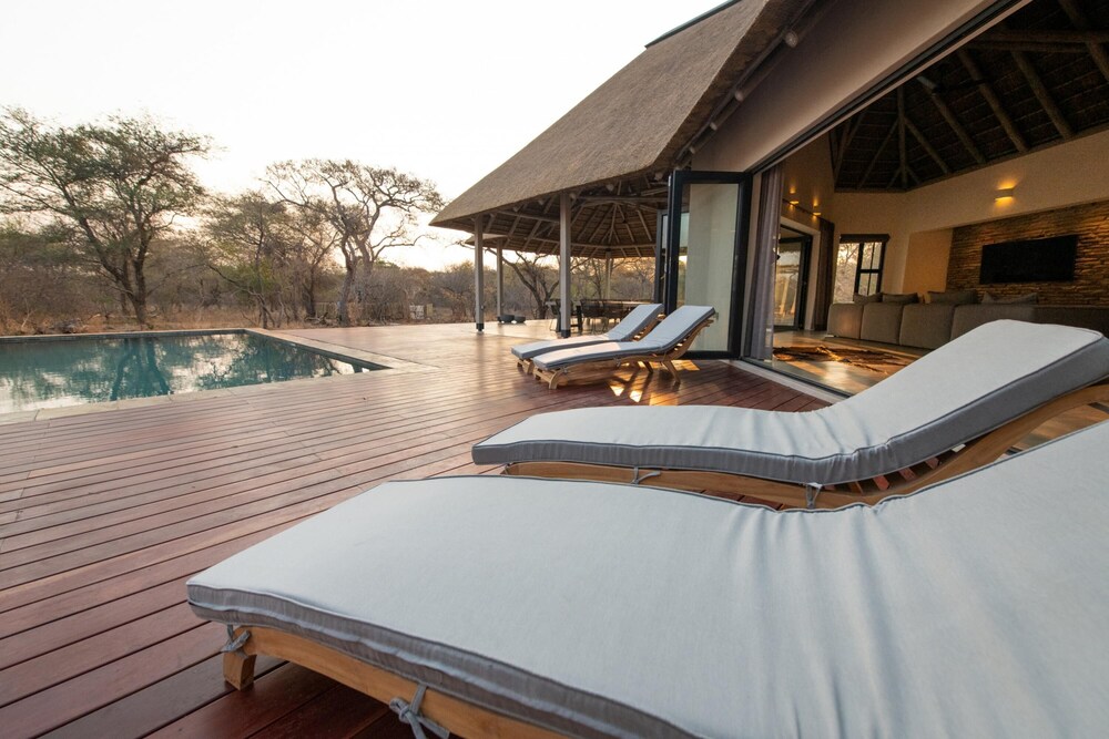 Villa Appelblaar Luxury 4 Bedroom Villa Home in the South African Bush view 5