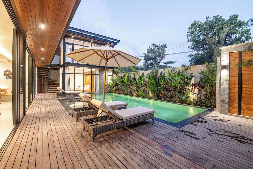 Opulent 6BR Villa, 400m From Canggus Golden Shore