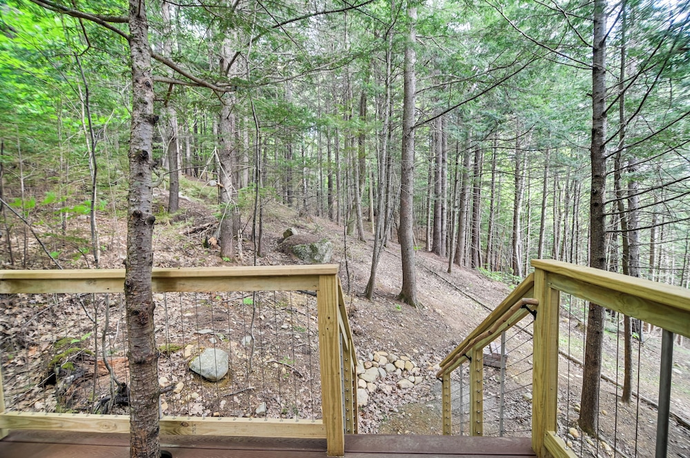 Tree House w/ Hot Tub: Near Sunday River Resort!