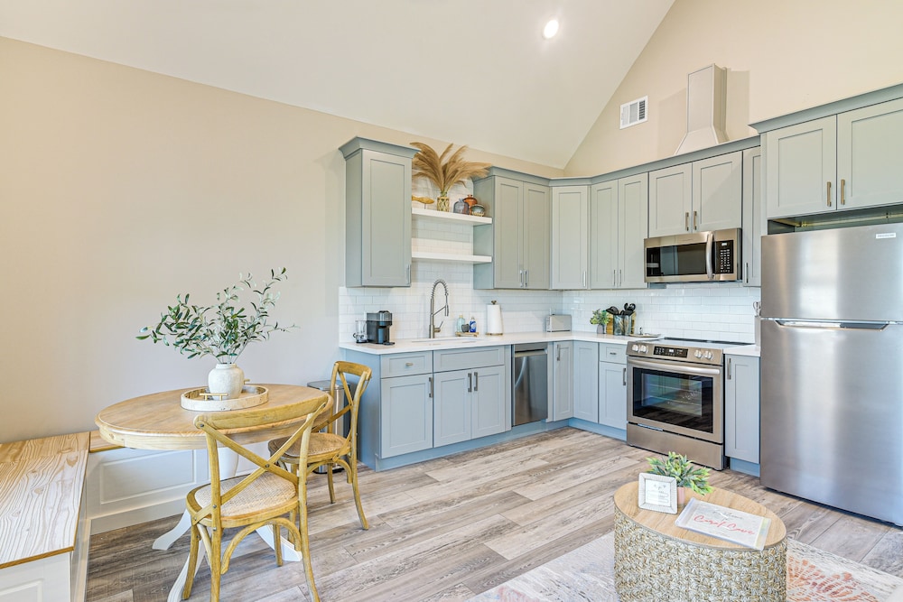 1 Mi to Galveston Beach, Seawall: New Tiny Home!
